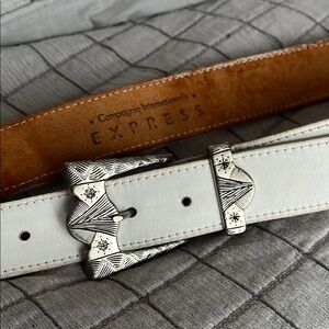 Express White Leather unisex vintage size M Belt